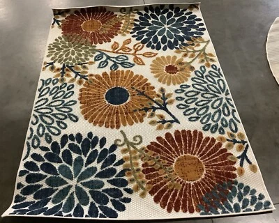 CREME / RED 4'-0" x 6'-0" Flaw in Rug, Reduced Price 1172668479 CBN832A-4 - Image 1 of 3