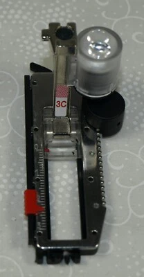 Pie de presión de ojal Bernina 3C genuino con deslizamiento - Nuevo estilo Foto 1 de 4