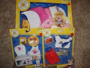 NEW BUILD A BEAR WORKSHOP MINI LOT OF BEDROOM SET VACATION PACK AND BAKE SET TOY - Imagen 1 de 3