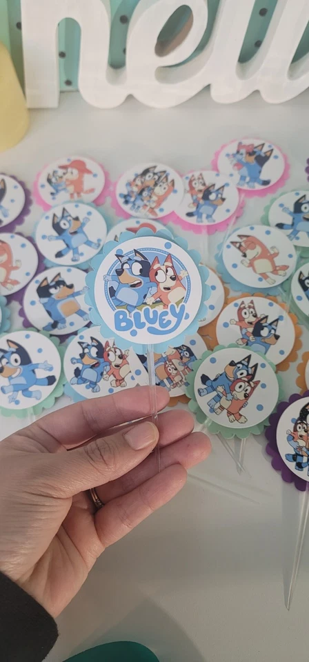 JUEGO DE 12 TOPPERS CUPCAKES PERSONALIZADOS AZULES Foto 1 de 2