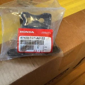 2016-2024 Honda  Right Front Door Hinge (Lower) 67420-TG7-A01ZZ - Picture 1 of 3