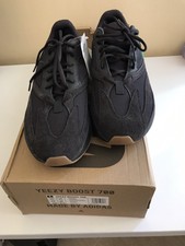 Adidas Yeezy 700 Utility Black Neu 44 2/3