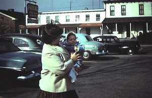 Kodachrome Slide, 1958, Lady, Child and four vintage Cars at the Food Fair - Picture 1 of 1