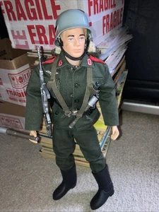 Soldado de asalto alemán Action Man de colección con tarjeta y aspecto original Action Man 👀 - Imagen 1 de 15