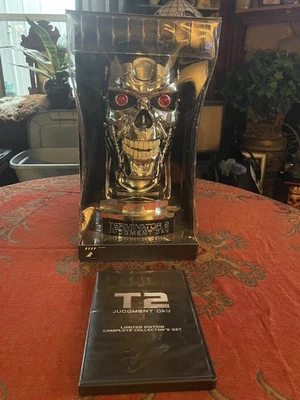 Terminator 2: Judgment Day 6-Disc Collector Set & T-800 Endoskull In Box - READ! - Image 1 of 4