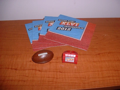NOS XLVI SUPER BOWL PLASTIC RING (4) NAPKINS BROWN FOOTBALL RING GIANTS PATRIOTS Cover
