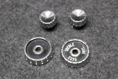 59 Buick LeSabre Limited Electra 225 1959 perillas de radio de tablero y placas traseras Foto 1 de 4