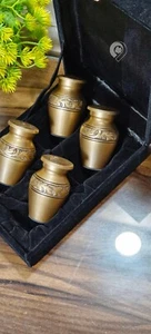 Kleine Einäscherungsurnen für menschliche Asche, Mini Andenken 4er Set golden - Bild 1 von 5