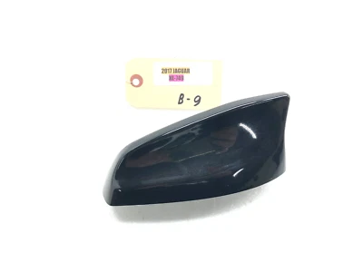 Antena de radio satelital Jaguar XE 2017-2020 montada en el techo aleta de tiburón fabricante de equipos originales. Foto 1 de 4