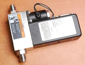 CONTROLADOR DE PRESIÓN BROOKS 5866RT He 300SCCM MOD: 5866RB1A1G4M2NA - Imagen 1 de 3