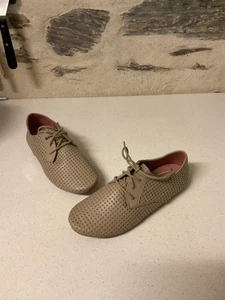 NANCYBIRD lightweight leather laceups in stone Sz 37 in biscuit - Picture 1 of 6