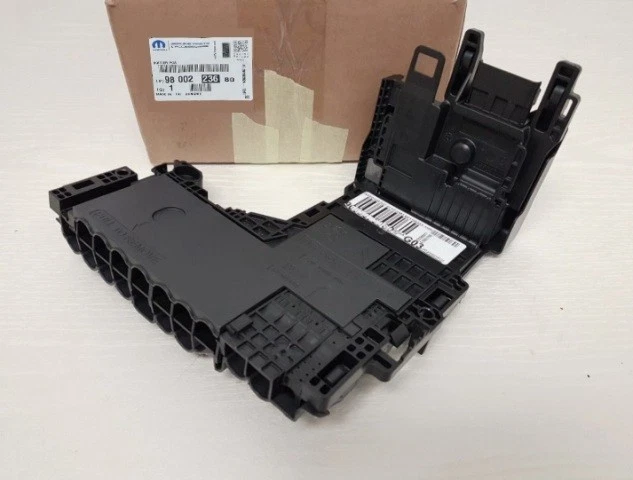 Genuine Fuse Box For Citroen DS5 9800223680 - Image 1 of 1