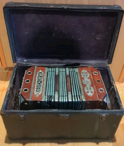 Fisarmonica vintage Pearl Queen Concertina con bottoni - con custodia - Foto 1 di 12