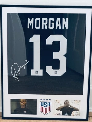 Camiseta deportiva autografiada facsímil enmarcada Alex Morgan 20x26 EE. UU. reimpresión láser Foto 1 de 3