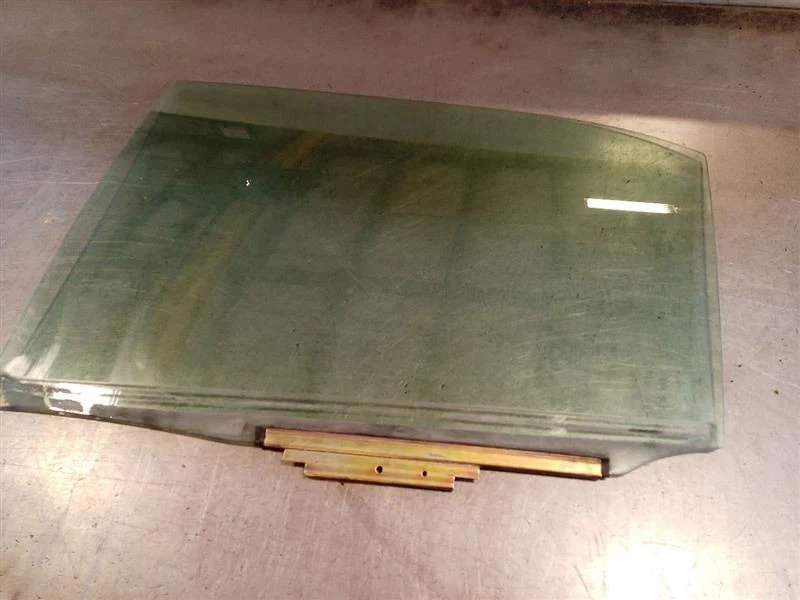 Cristal puerta trasera izquierda Toyota Prius 8916296 2002 Foto 1 de 4