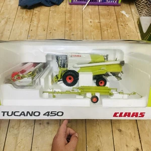 Universal Hobbies 1:32 Claas Tucano 450 Diecast Farm Combine Harvester Model - Picture 1 of 6