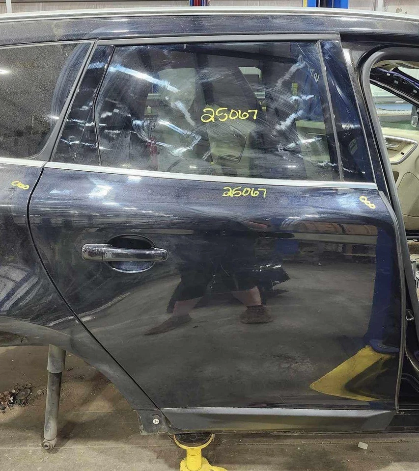 09-17 Volvo XC60 Rear Door Assembly Right Passenger Side Black 452 OEM 314024183 - Image 1 of 1