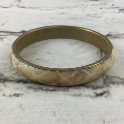 Brazalete Brazalete Tono Dorado Beige Líneas Talladas Plástico Foto 1 de 4