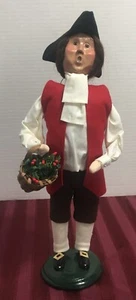 26 Byers Choice - 2001 Williamsburg - Man with Basket of Holly Berry Figur - Bild 1 von 5