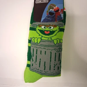 Adult Sesame Street (Oscar the Grouch) Novelty Crew Socks Size 8-12 NWT - Picture 1 of 4