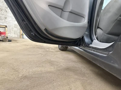 Used Rear Left Door Assembly Rear Side fits: 2010 Toyota Corolla L. electric win Foto 1 de 4