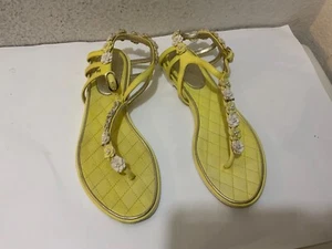 CHANEL Sandalias Tanga con Flores EU 37 C Amarillo - Imagen 1 de 10
