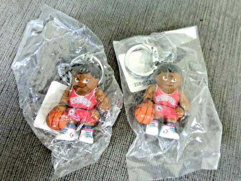 VINTAGE NBA Philadelphia 76ers  L'IL Brat Basketball Players KEYCHAINS 2 Pc. #1 Cover