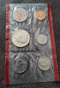 1968 US MINT UNCIRCULATED COIN SET DENVER 40% SILVER KENNEDY HALF DOLLAR  - Picture 1 of 2
