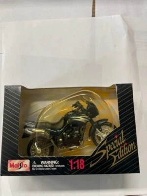 Vintage Maisto Special Edition 1:18 Triumph Tiger Motorcycle, Blue, NIB - Image 1 of 2