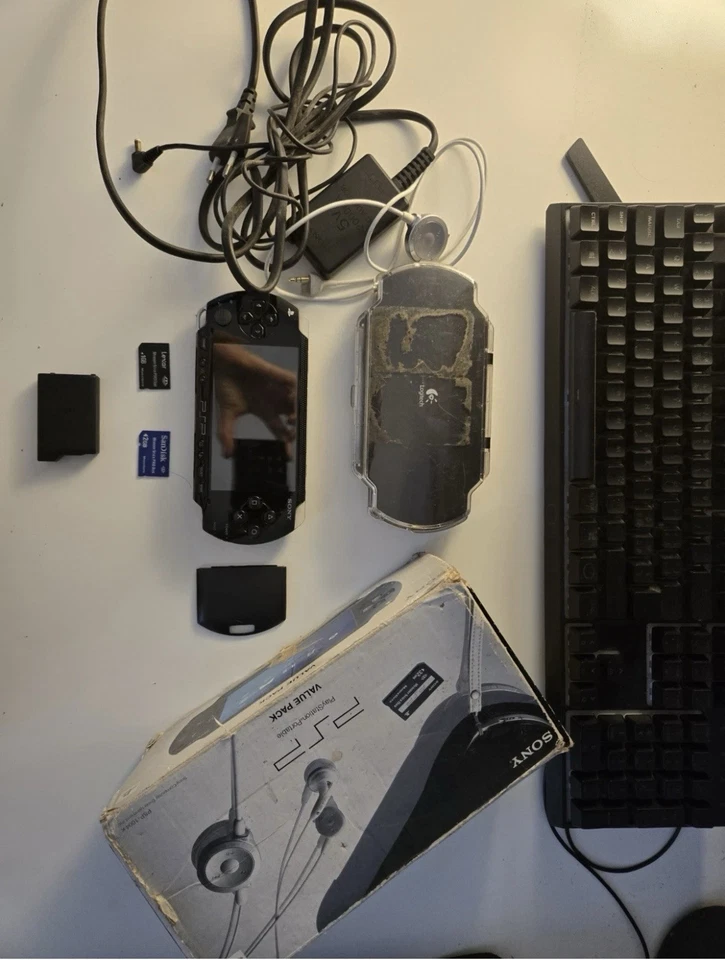 Sony Psp 1004 Modificata Con Pulsante Da Riparare - Immagine 1 di 4