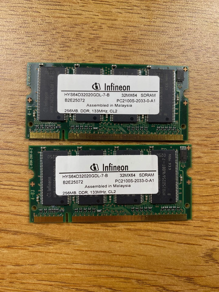 Set of 2 Infineon PC2100S-2033-0-A1 RAM Chips - Image 1 of 1