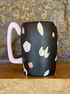 ¡Como nuevo! Taza geométrica de cerámica Adrienne Eliades Studio - Imagen 1 de 5