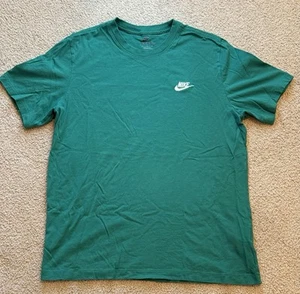 The Nike T-shirt uomo grande verde manica corta atletica ricamata - Foto 1 di 6