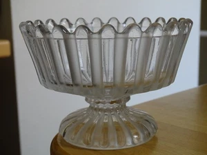 BACCARAT ALTE BASIS ZUCKERDOSE KRISTALL FORMEN ABWECHSELNDE SEITEN POLIERT Defekt - Bild 1 von 7