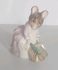 Vintage Beatrix Potter HUNCA MUNCA SWEEPING 1977 Porzellan Figur Beswick - Bild 1 von 7