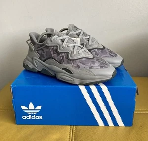 🔥Brandneu Adidas Originals Ozweego Retro Sneaker Grau Camo Schwarz UK 8,5🔥 - Bild 1 von 6