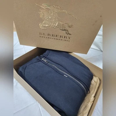 NUEVO CON ETIQUETAS - Burberry sudadera negra con capucha cremallera capa, talla única Foto 1 de 4