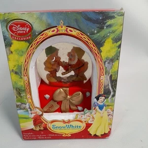 2009 Disney Snow White Seven Dwarfs Gem Mining Pick Axe Mini Snow Globe - Picture 1 of 17