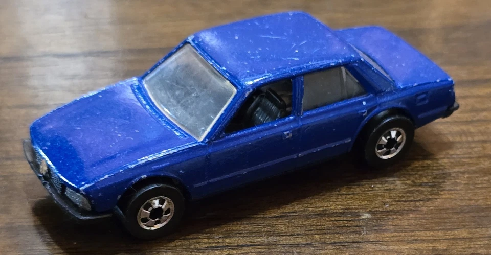 Peugeot 505 1982 3" vintage Hot Wheels 1:64 azul oscuro paredes negras Hongk coche suelto Foto 1 de 4