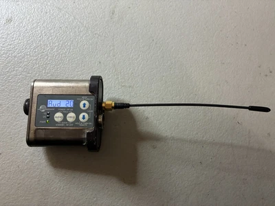 Lectrosonic SMQV Digital Hybrid Transmitter- Block 21, Nu Hybrid #21124 - Image 1 of 4