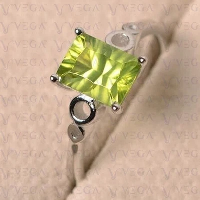 Anillo solitario de peridoto natural corte esmeralda de 4 quilates enchapado en platino 950PT Foto 1 de 4