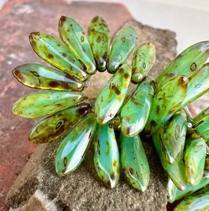 Milky Jade Picasso Dagger 25 Czech Glass Beads - Picture 1 of 4