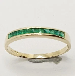 9ct Emerald Thin Band Half Eternity Ring 0.22ct Yellow Gold Hallmarked - Picture 1 of 22