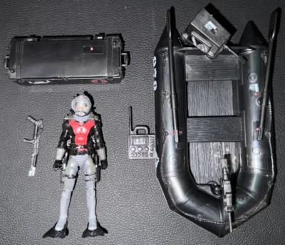 GI Joe 50th Ann Peligro en los muelles Cobra Balsa Nocturna Negra SDCC Exclusiva y Anguila Foto 1 de 3