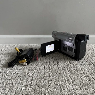 JVC GR-AXM17U Compact VHS Camcorder Digital Video Camera Video Transfer TESTED - Image 1 of 4