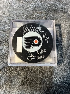 JOE AND JIMMY WATSON signed handsigniert Hockey Puck Philadelphia Flyers COA - Bild 1 von 2