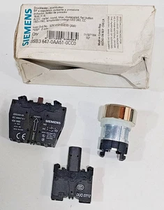 *New in Box* SIEMENS 3SB3 647-0AA51-0CC0 BLUE ILLUMINATED PUSHBUTTON 24VDC - Picture 1 of 3