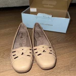 LifeStride Diverse Flat Womens Size 10 W Faux Leather Tender Taupe Tan New w/Box - Picture 1 of 8
