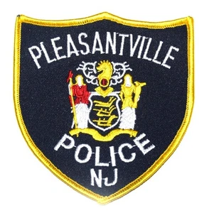 PLEASANTVILLE NEW JERSEY NJ Toppa Polizia SIGILLO DI STATO CAVALLO TORCIA STEMMA - Foto 1 di 1