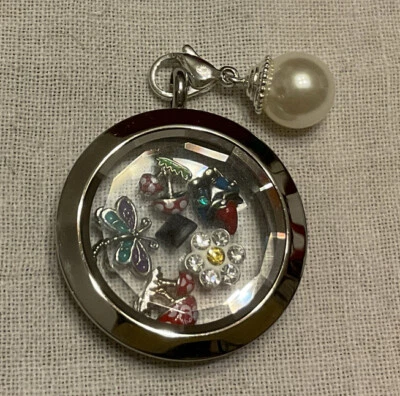 Medallón Origami Owl Lg plata biselado vidrio con 6 dijes de bosque perla colgante Foto 1 de 2